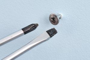 Stripping-Screw-Heads-scaled